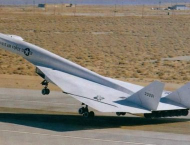 XB-70 Valkyrie πιάνει φωτιά κατά τη προσγείωση! (βίντεο)